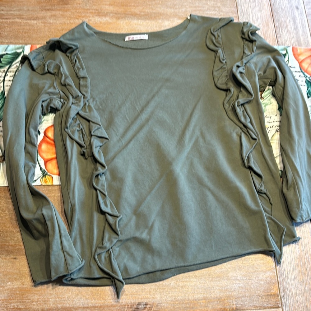 Ruffled sweatshirt